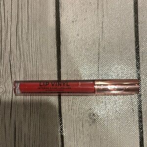 Makeup Revolution Thirsty color Lip Gloss